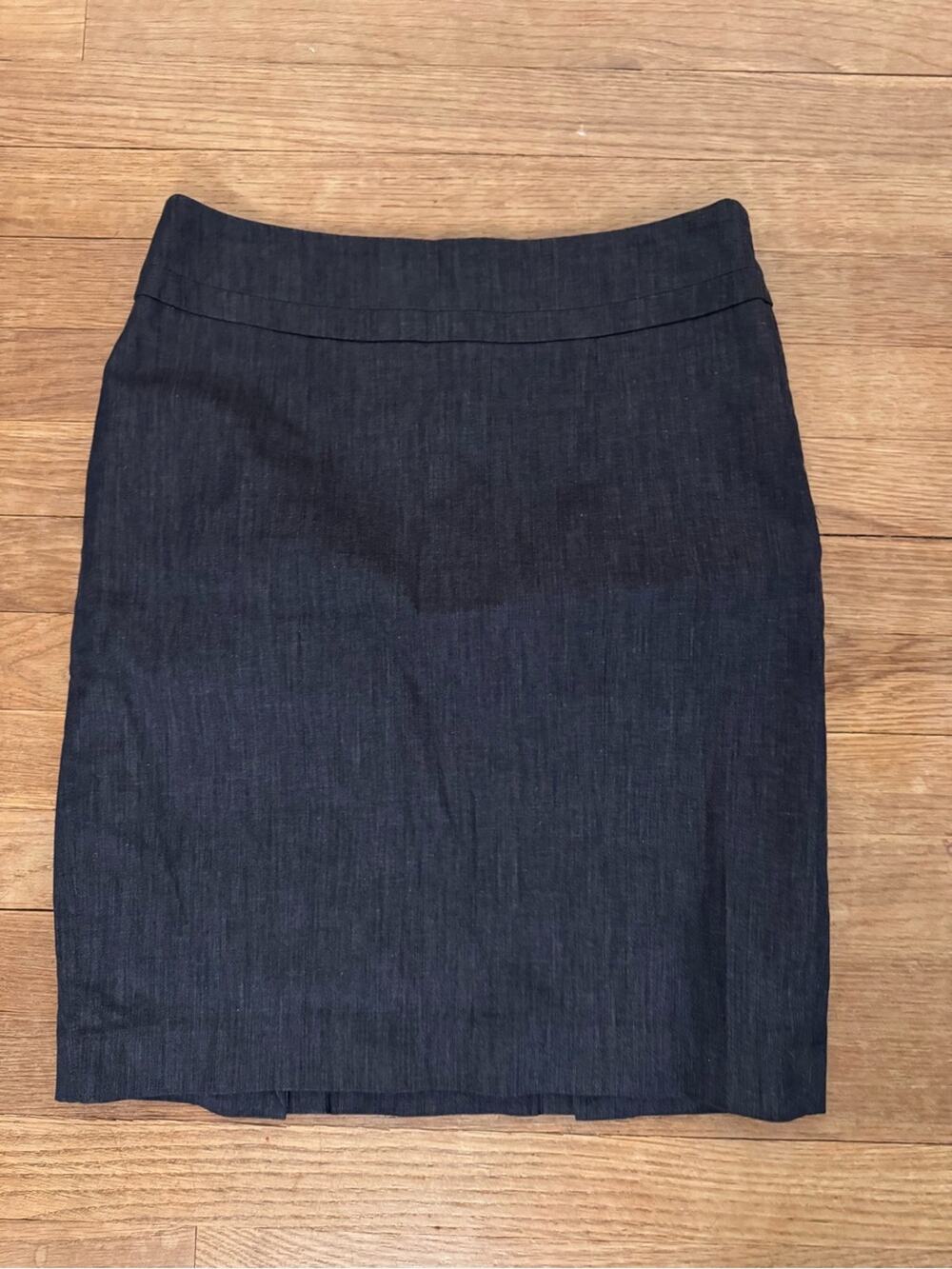 LOFT Women's Navy Cotton Blend Knee Length Pencil Skirt - Size 2P
b27